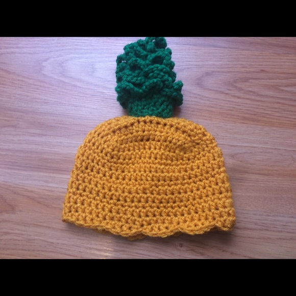 HP🍍Pineapple baby hat and shoe set crochet 0-3mo - Picture 4 of 8